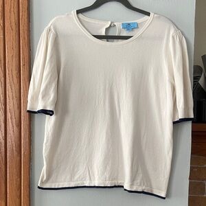 CeCe white and navy Knit Top with Pearl Button size L VgUC